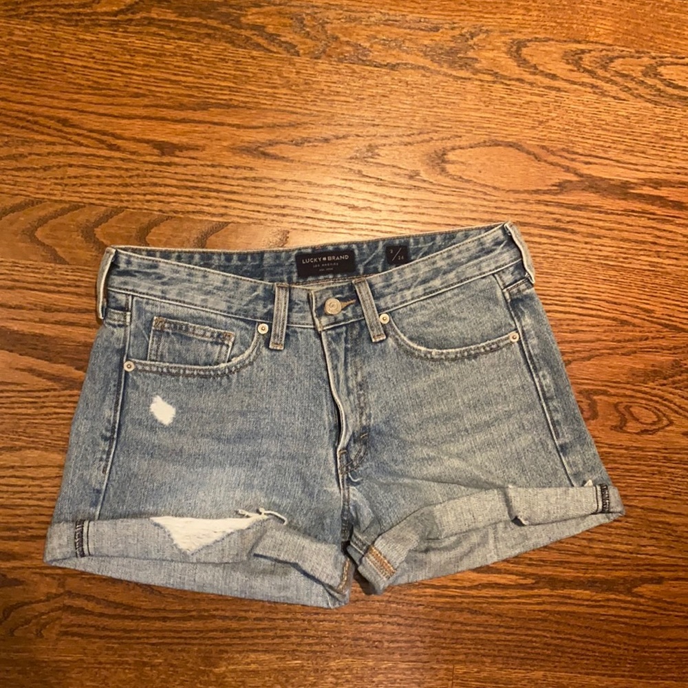 Lucky Brand Boyfriend Short. Size 2/26. Light denim wash.